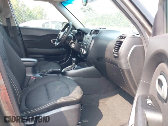 2016 Kia Soul + z VIN KNDJP3A57G7312166, wystawiony jako IAAI lot #42423704 z przebiegiem 106 619 mil mil oraz . Historia ofert i sprzedaży dostępna na DreamBid. Obrazek 5.