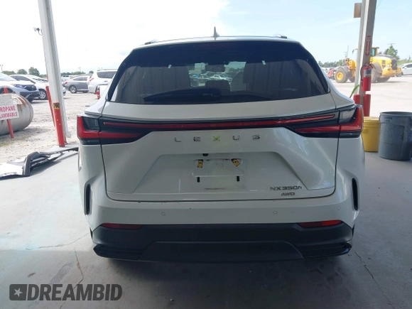 2023 Lexus NX 350h Premium z VIN 2T2GKCEZ2PC010333, wystawiony jako IAAI lot #42641664 z przebiegiem 35 369 mil mil oraz . Historia ofert i sprzedaży dostępna na DreamBid. Obrazek 17.