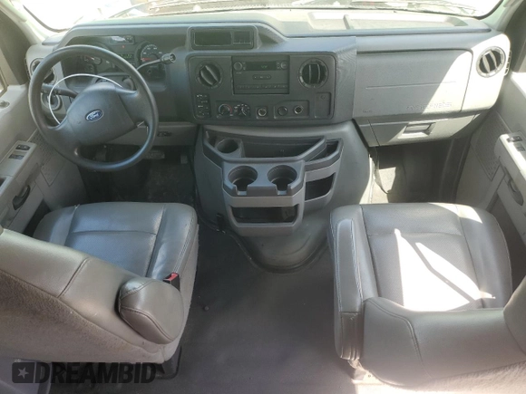 2009 Ford Econoline Cargo Commercial z VIN 1FTNE14W39DA37660, wystawiony jako Copart lot #51863435 z przebiegiem 155 374 mil mil oraz Czysty tytuł • Clean title. Historia ofert i sprzedaży dostępna na DreamBid. Obrazek 8.