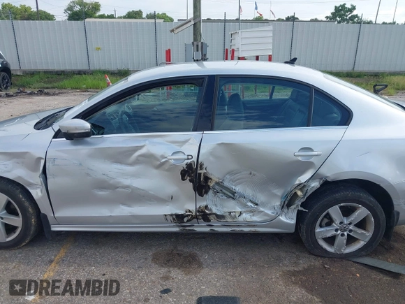 2013 Volkswagen Jetta TDI w/Premium/Nav с VIN 3VWLL7AJ9DM203506, выставлен на аукционе IAAI как лот 42682513 с пробегом 137 614 миль миль и . История ставок и продаж доступна на DreamBid. Изображение 14.