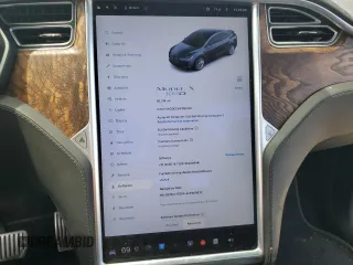 2017 Tesla Model X 90D z VIN 5YJXCDE21HF056145, wystawiony jako Copart lot #55128995 z przebiegiem 86 314 mil mil oraz Szkody całkowita. Historia ofert i sprzedaży dostępna na DreamBid. Obrazek 9.