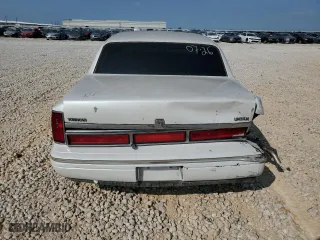 1997 Lincoln Town Car Signature with VIN 1LNLM82W9VY681894, listed as a Copart auction lot 71467034 with 129,142 mi miles and Salvage Title. Bid and sale history available at carsss.com. Image 6.