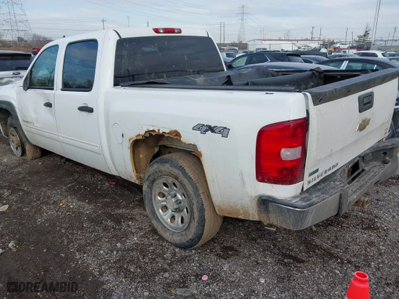 2011 Chevrolet Silverado 1500 LS with VIN 3GCPKREA1BG124050, listed as a IAAI auction lot 41656687 with 200,319 mi miles. Bid and sale history available at carsss.com. Image 3.