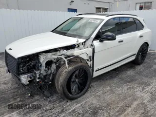 2021 Bentley Bentayga V8 z VIN SJAAM2ZV9MC036858, wystawiony jako Copart lot #41018244 z przebiegiem 29 054 mil mil oraz Nie do naprawy. Historia ofert i sprzedaży dostępna na DreamBid. Obrazek 1.
