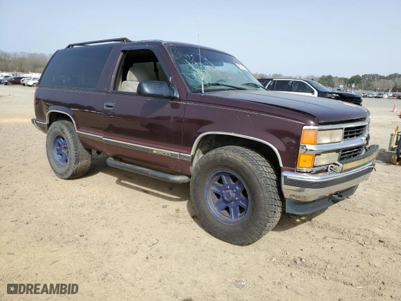 1996 Chevrolet Tahoe with VIN 3GNEK18R9TG128138, listed as a Copart auction lot 48528255 with 233,077 mi miles and Clean Title. Bid and sale history available at carsss.com. Image 4.