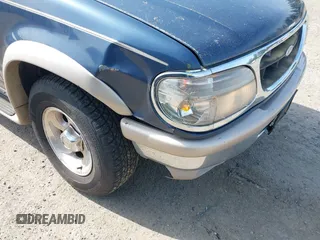 1998 Ford Explorer XLT z VIN 1FMZU35P3WZB28624, wystawiony jako IAAI lot #42142177 z przebiegiem 208 589 mil mil oraz . Historia ofert i sprzedaży dostępna na DreamBid. Obrazek 6.