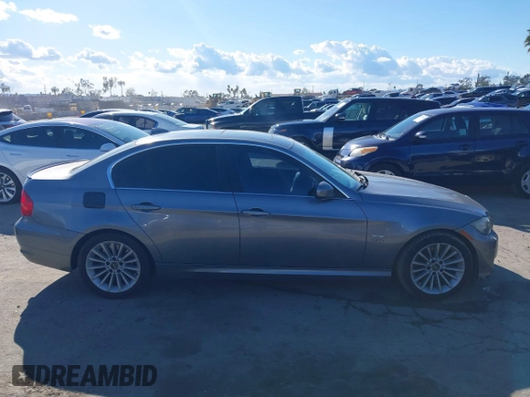 2011 BMW 3 Series 335i xDrive с VIN WBAPL5C54BA916829, выставлен на аукционе IAAI как лот 41760447 с пробегом 133 057 миль миль и . История ставок и продаж доступна на DreamBid. Изображение 13.
