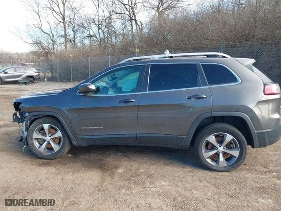 2019 Jeep Cherokee Limited with VIN 1C4PJMDX8KD102295, listed as a IAAI auction lot 41591920 with NaN miles. Bid and sale history available at carsss.com. Image 15.