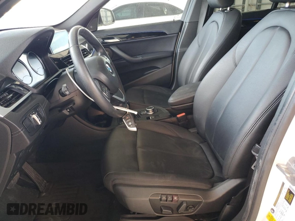 2021 BMW X1 sDrive28i z VIN WBXJG7C01M5T08696, wystawiony jako Copart lot #48004855 z przebiegiem 37 593 mil mil oraz Szkody całkowita. Historia ofert i sprzedaży dostępna na DreamBid. Obrazek 7.