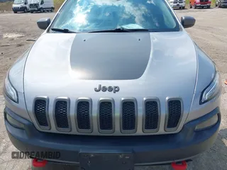 2015 Jeep Cherokee Trailhawk z VIN 1C4PJMBS5FW615313, wystawiony jako IAAI lot #42250873 z przebiegiem 148 008 mil mil oraz . Historia ofert i sprzedaży dostępna na DreamBid. Obrazek 6.