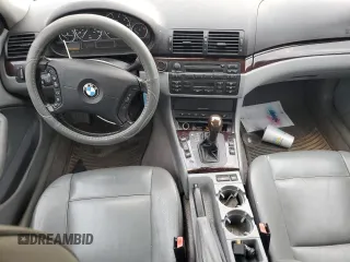 2005 BMW 3 Series 330xi with VIN WBAEW53455PN40181, listed as a Copart auction lot 77047263 with 111,000 mi miles and Salvage Title. Bid and sale history available at DreamBid. Image 8.
