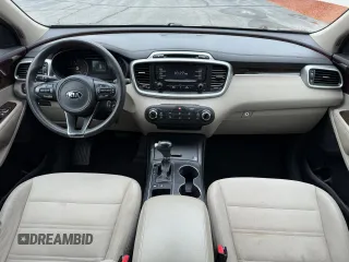 2016 Kia Sorento LX z VIN 5XYPGDA5XGG093643, wystawiony jako Copart lot #58532255 z przebiegiem 185 257 mil mil oraz Czysty tytuł • Clean title. Historia ofert i sprzedaży dostępna na DreamBid. Obrazek 9.