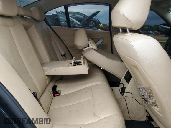 2013 BMW 3 Series 328i xDrive с VIN WBA3B5G53DNP40332, выставлен на аукционе Copart как лот 58344195 с пробегом 167 903 миль миль и Списание • Salvage title. История ставок и продаж доступна на DreamBid. Изображение 10.