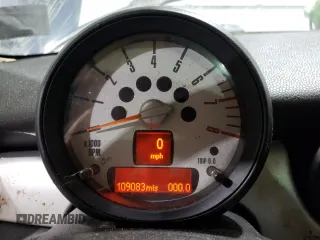 2011 MINI Clubman z VIN WMWZF3C51BTX81754, wystawiony jako Copart lot #64674524 z przebiegiem 109 083 mil mil oraz Szkoda całkowita • Salvage title. Historia ofert i sprzedaży dostępna na DreamBid. Obrazek 9.