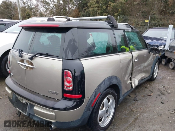 2011 MINI Clubman z VIN WMWZF3C55BT188172, wystawiony jako IAAI lot #41387090 z przebiegiem 176 300 mil mil oraz . Historia ofert i sprzedaży dostępna na DreamBid. Obrazek 4.