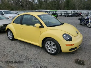 2010 Volkswagen New Beetle Coupe with VIN 3VWPW3AG1AM030114, listed as a Copart auction lot 88204815 with 157,927 mi miles and Salvage Title. Bid and sale history available at carsss.com. Image 4.