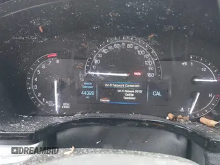 2019 Cadillac XT5 Luxury AWD z VIN 1GYKNDRS2KZ301027, wystawiony jako IAAI lot #41750374 z przebiegiem 44 328 mil mil oraz . Historia ofert i sprzedaży dostępna na DreamBid. Obrazek 7.