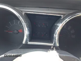 2005 Ford Mustang Deluxe z VIN 1ZVHT84N355249074, wystawiony jako IAAI lot #42298759 z przebiegiem 115 215 mil mil oraz . Historia ofert i sprzedaży dostępna na DreamBid. Obrazek 7.