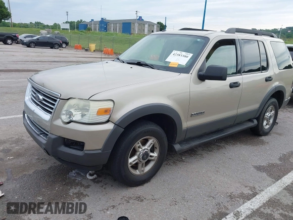 2006 Ford Explorer XLT z VIN 1FMEU73E56UB74573, wystawiony jako IAAI lot #42383380 z przebiegiem 224 359 mil mil oraz . Historia ofert i sprzedaży dostępna na DreamBid. Obrazek 19.