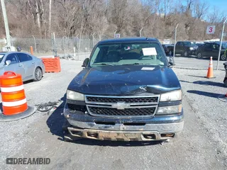 2006 Chevrolet Silverado 1500 LT1 with VIN 2GCEK13TX61232856, listed as a IAAI auction lot 41593832 with 186,273 mi miles. Bid and sale history available at carsss.com. Image 12.