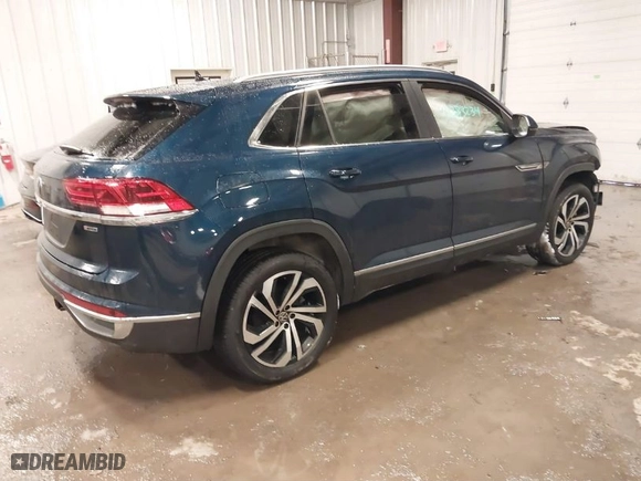 2022 Volkswagen Atlas Cross Sport 3.6L V6 SEL with VIN 1V2BE2CA4NC202659, listed as a IAAI auction lot 41383234 with 42,593 mi miles. Bid and sale history available at carsss.com. Image 4.
