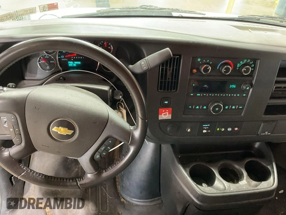 2021 Chevrolet Express Cargo z VIN 1GCWGAFP5M1201537, wystawiony jako IAAI lot #42642579 z przebiegiem 96 732 mil mil oraz . Historia ofert i sprzedaży dostępna na DreamBid. Obrazek 6.
