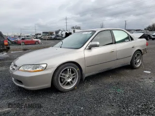 1998 Honda Accord LX с VIN 1HGCG5540WA180862, выставлен на аукционе Copart как лот 87071084 с пробегом 394 803 миль миль и Списание • Salvage title. История ставок и продаж доступна на DreamBid. Изображение 1.