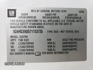 2007 Chevrolet Express Passenger z VIN 1GAHG39U571153735, wystawiony jako Copart lot #87535245 z przebiegiem 138 634 mil mil oraz Czysty tytuł • Clean title. Historia ofert i sprzedaży dostępna na DreamBid. Obrazek 13.