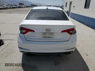 2016 Hyundai Sonata SE z VIN 5NPE24AF2GH346283, wystawiony jako Copart lot #56305965 z przebiegiem 129 887 mil mil oraz Szkoda całkowita • Salvage title. Historia ofert i sprzedaży dostępna na DreamBid. Obrazek 6.