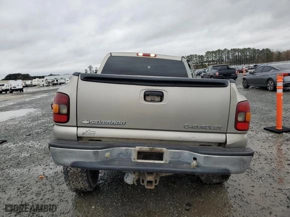 2001 Chevrolet Silverado 1500 LS with VIN 1GCEK14T21Z327524, listed as a Copart auction lot 84648054 with 0 mi miles and Salvage Title. Bid and sale history available at carsss.com. Image 6.