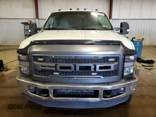 2008 Ford F-350 XL with VIN 1FTWX31R98EB22035, listed as a Copart auction lot 43644045 with 272,372 mi miles and Salvage Title. Bid and sale history available at DreamBid. Image 5.