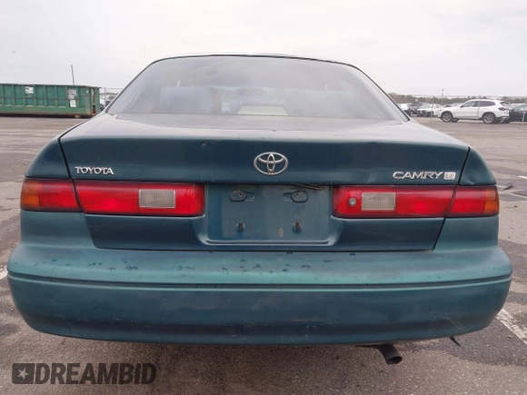 1997 Toyota Camry LE z VIN 4T1BG22K5VU024448, wystawiony jako IAAI lot #42019670 z przebiegiem 133 385 mil mil oraz . Historia ofert i sprzedaży dostępna na DreamBid. Obrazek 16.