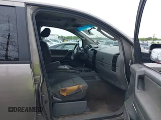 2006 Nissan Titan XE z VIN 1N6BA07A46N505410, wystawiony jako IAAI lot #42345334 z przebiegiem 267 891 mil mil oraz . Historia ofert i sprzedaży dostępna na DreamBid. Obrazek 5.