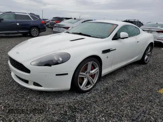 2011 Aston Martin DB9 z VIN SCFFDAAE8BGA13186, wystawiony jako Copart lot #74703544 z przebiegiem Nie podano mil oraz Szkody całkowita. Historia ofert i sprzedaży dostępna na DreamBid. Obrazek 1.