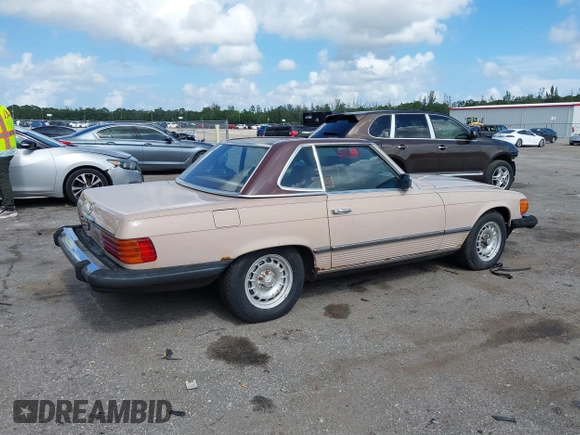 1983 Mercedes-Benz 380 SL z VIN WDBBA45A1DB020815, wystawiony jako IAAI lot #42548157 z przebiegiem 104 615 mil mil oraz . Historia ofert i sprzedaży dostępna na DreamBid. Obrazek 19.