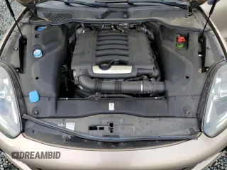 2016 Porsche Cayenne z VIN WP1AA2A25GKA37765, wystawiony jako Copart lot #54698215 z przebiegiem 100 290 mil mil oraz Szkoda całkowita • Salvage title. Historia ofert i sprzedaży dostępna na DreamBid. Obrazek 11.