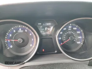 2015 Hyundai Elantra SE z VIN 5NPDH4AE6FH566008, wystawiony jako Copart lot #55693855 z przebiegiem 156 372 mil mil oraz Szkody całkowita. Historia ofert i sprzedaży dostępna na DreamBid. Obrazek 9.
