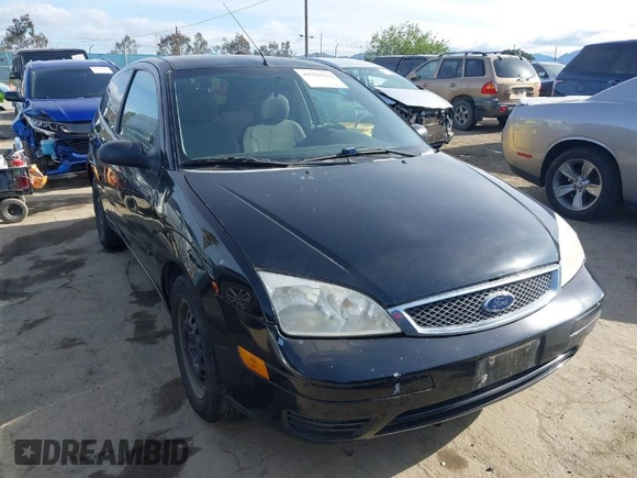 2007 Ford Focus S with VIN 1FAFP31N87W198745, listed as a IAAI auction lot 41928232 with 117,667 mi miles and . Bid and sale history available at carsss.com. Image 1.