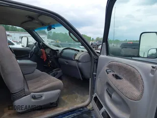 2001 Dodge 2500 z VIN 3B7KF23681G748883, wystawiony jako IAAI lot #42095866 z przebiegiem Nie podano mil oraz . Historia ofert i sprzedaży dostępna na DreamBid. Obrazek 5.
