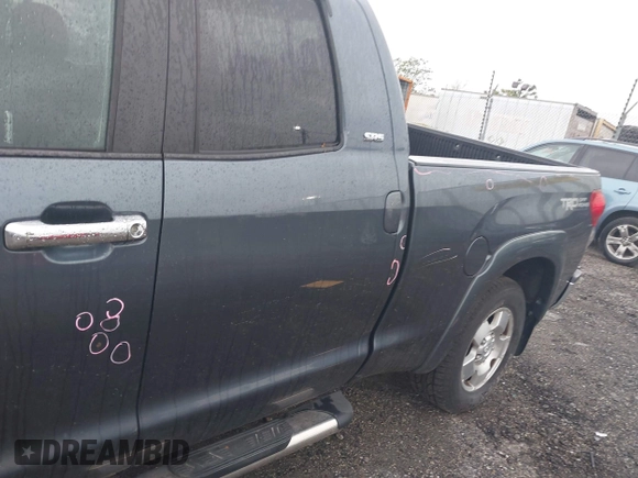 2008 Toyota Tundra z VIN 5TFBV54148X071912, wystawiony jako IAAI lot #42209379 z przebiegiem 261 492 mil mil oraz . Historia ofert i sprzedaży dostępna na DreamBid. Obrazek 19.