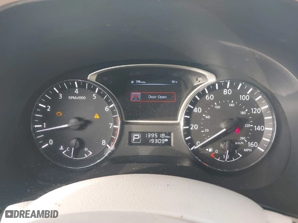 2014 Nissan Pathfinder SV with VIN 5N1AR2MN8EC637263, listed as a IAAI auction lot 41328501 with 139,518 mi miles. Bid and sale history available at carsss.com. Image 7.