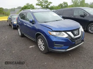 2017 Nissan Rogue S z VIN KNMAT2MV3HP612225, wystawiony jako IAAI lot #42512506 z przebiegiem 159 356 mil mil oraz . Historia ofert i sprzedaży dostępna na DreamBid. Obrazek 1.