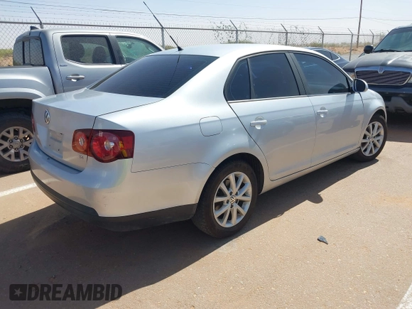 2010 Volkswagen Jetta Limited Edition с VIN 3VWRZ7AJ3AM164562, выставлен на аукционе IAAI как лот 42498815 с пробегом 202 324 миль миль и . История ставок и продаж доступна на DreamBid. Изображение 4.