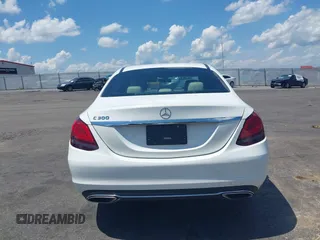 2019 Mercedes-Benz C 300 с VIN 55SWF8DB6KU294302, выставлен на аукционе IAAI как лот 42457628 с пробегом 70 684 миль миль и . История ставок и продаж доступна на DreamBid. Изображение 16.