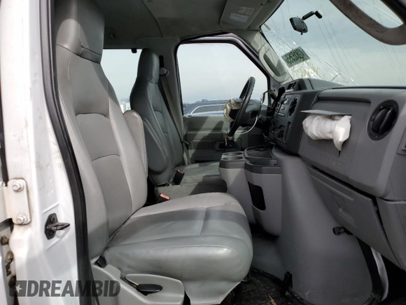 2014 Ford Econoline Passenger XL z VIN 1FBNE3BL2EDA36664, wystawiony jako Copart lot #42815355 z przebiegiem 108 207 mil mil oraz Szkoda całkowita • Salvage title. Historia ofert i sprzedaży dostępna na DreamBid. Obrazek 7.