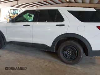 2021 Ford Police Interceptor Utility z VIN 1FM5K8AB1MGB54109, wystawiony jako IAAI lot #41694271 z przebiegiem 90 073 mil mil oraz . Historia ofert i sprzedaży dostępna na DreamBid. Obrazek 14.