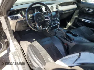 2020 Ford Mustang EcoBoost z VIN 1FATP8UH0L5101303, wystawiony jako Copart lot #53581315 z przebiegiem 59 273 mil mil oraz Szkody całkowita. Historia ofert i sprzedaży dostępna na DreamBid. Obrazek 8.