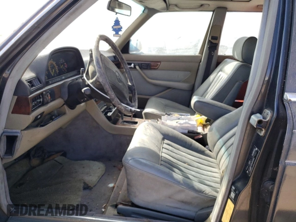 1988 Mercedes-Benz 560 with VIN WDBCA39D0JA401107, listed as a Copart auction lot 70535804 with 328,561 mi miles and Clean Title. Bid and sale history available at DreamBid. Image 7.