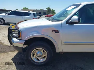 2000 Ford F-150 XL z VIN 1FTRF18L1YKA63179, wystawiony jako IAAI lot #42532771 z przebiegiem 116 604 mil mil oraz . Historia ofert i sprzedaży dostępna na DreamBid. Obrazek 6.