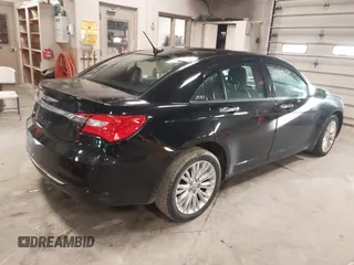 2013 Chrysler 200 Limited with VIN 1C3CCBCG6DN701986, listed as a IAAI auction lot 41845359 with 122,807 mi miles. Bid and sale history available at carsss.com. Image 4.